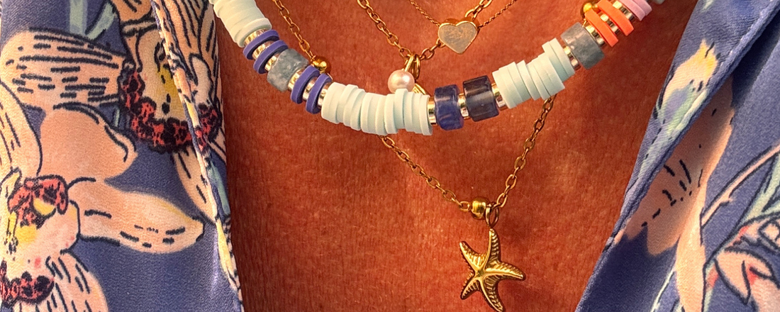 Comment composer sa première capsule de bijoux : les indispensables à avoir