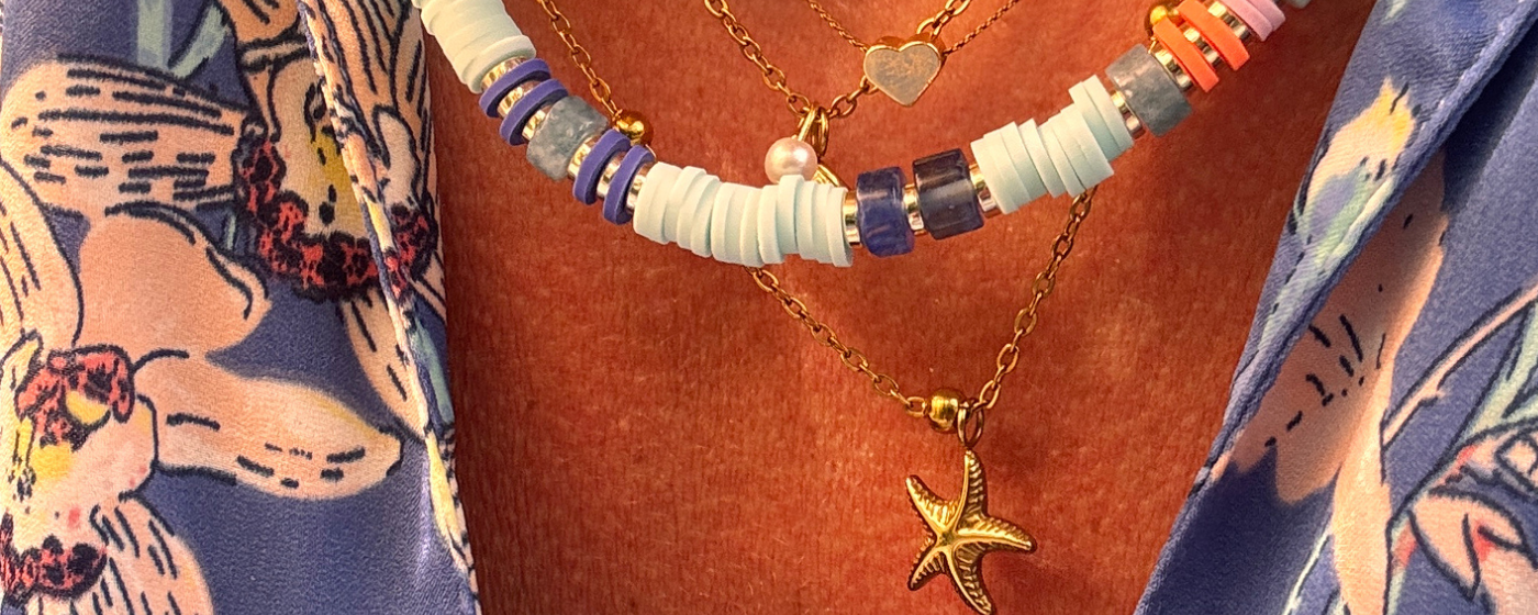 Comment composer sa première capsule de bijoux : les indispensables à avoir