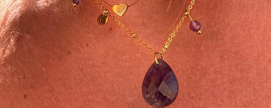 Bijoux de mariage : ce que la mariée et les invitées peuvent porte