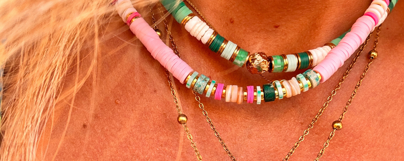 Layering marin : superposer ses colliers pour un look d'été bord de mer