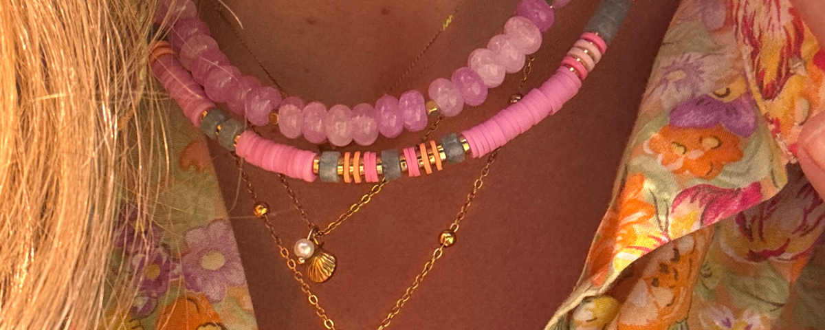 Comment porter des bijoux quand on n'a pas l'habitude 