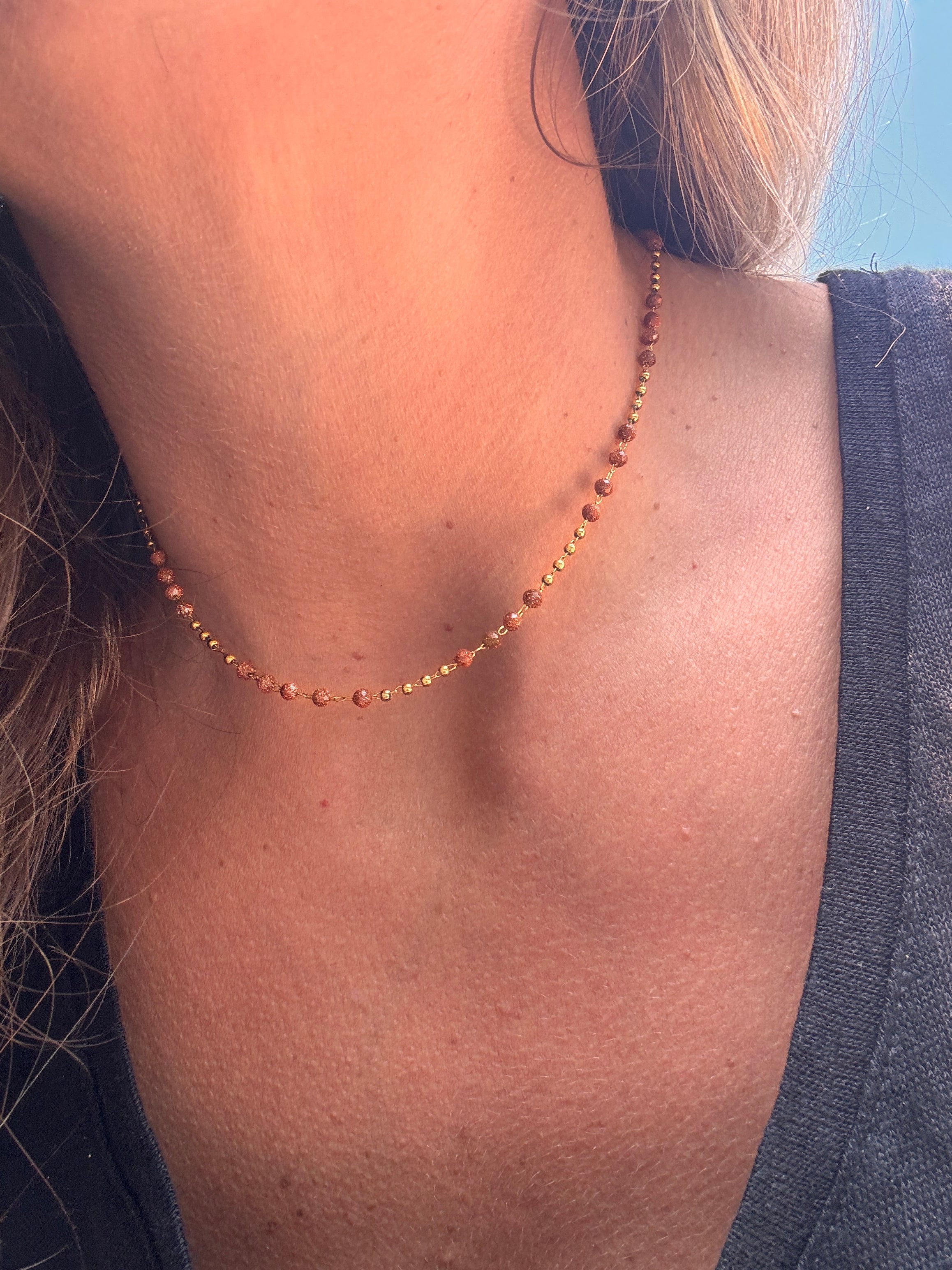 Collier Goldstone — Ras-de-cou en Pierre de Sable & Acier Inoxydable Doré