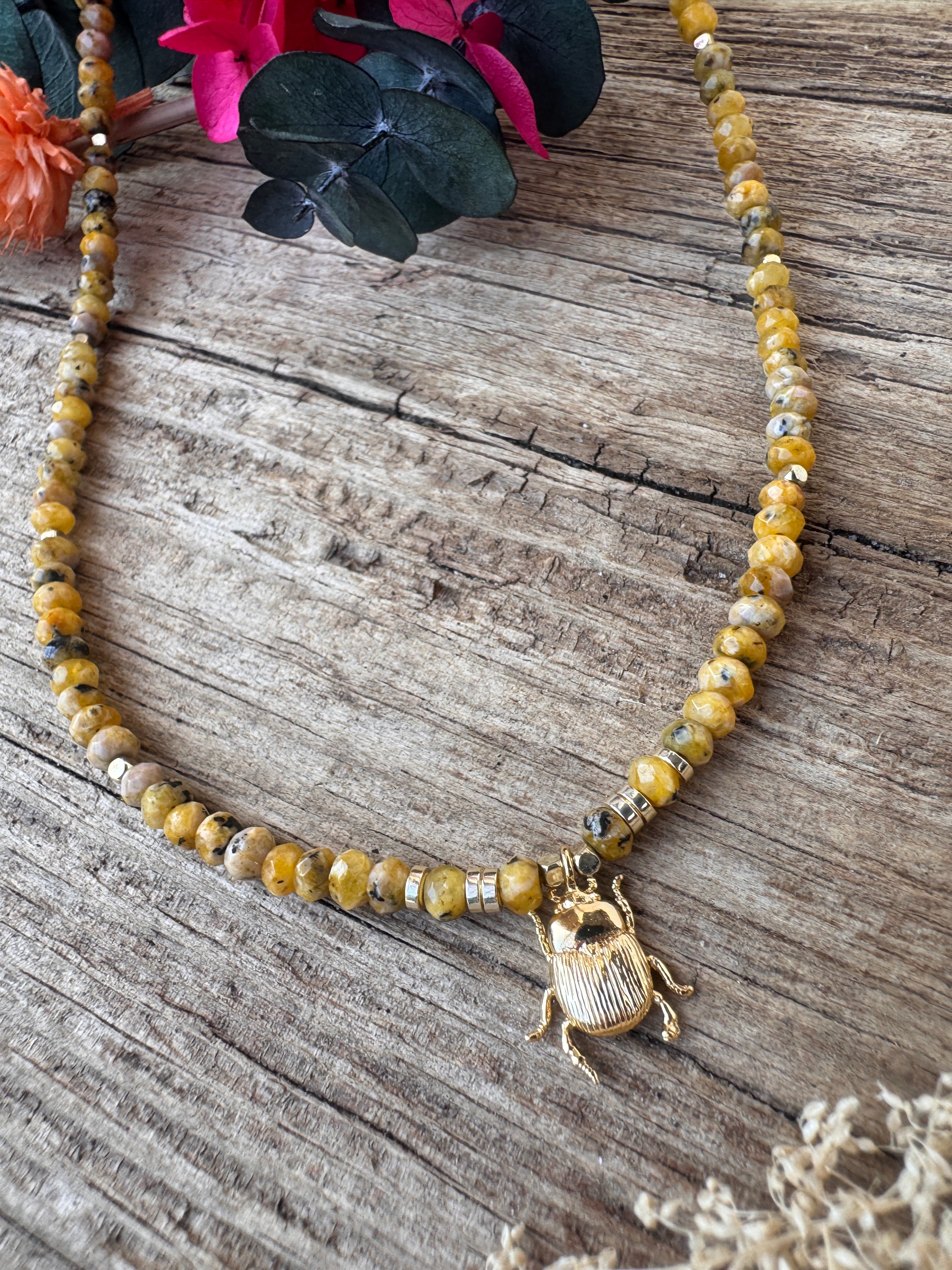 Collier Beetle - Raffiné et lumineux