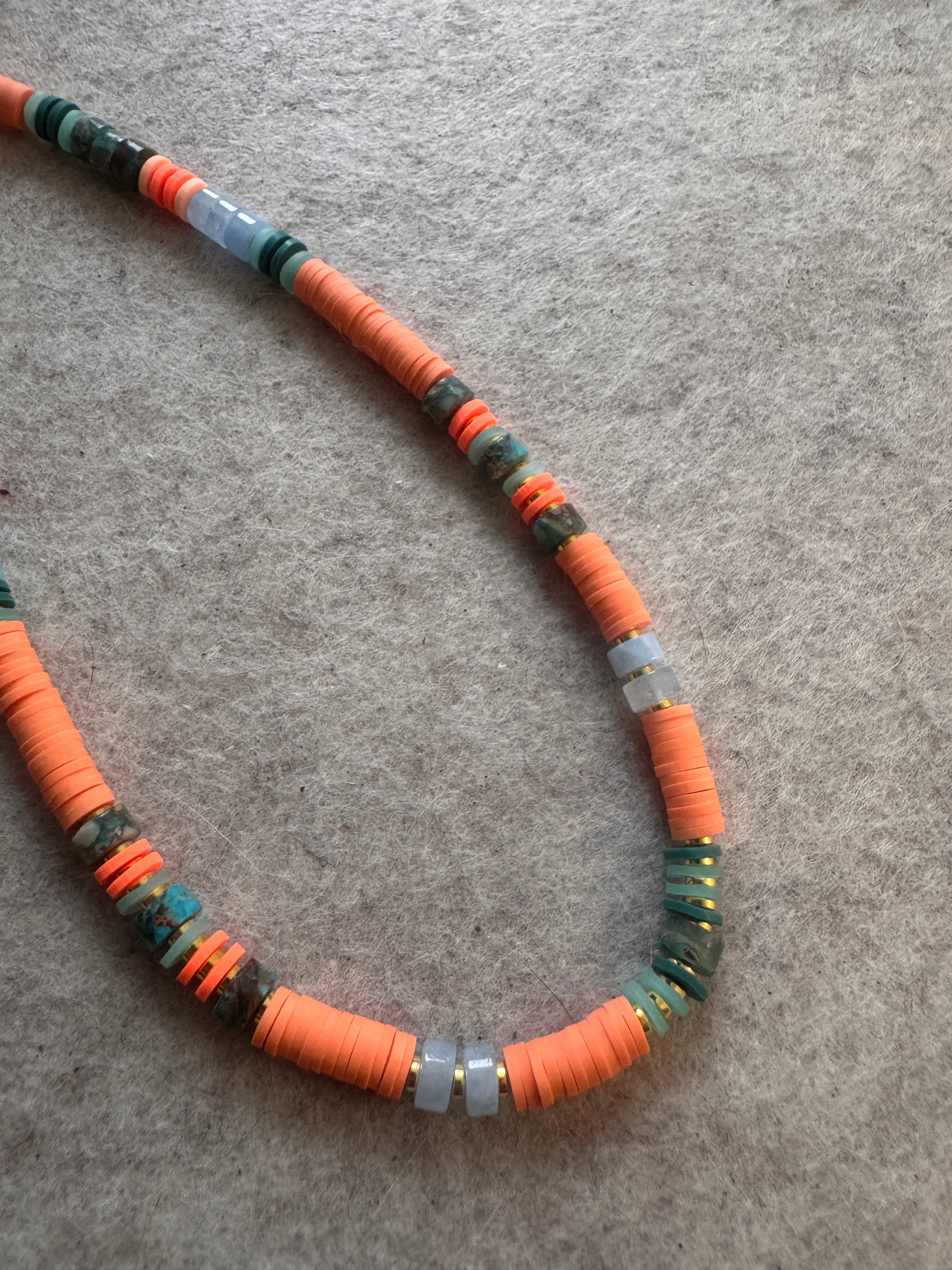 Collier Surf Kaya – Perles Heishi et Pierres Naturelles