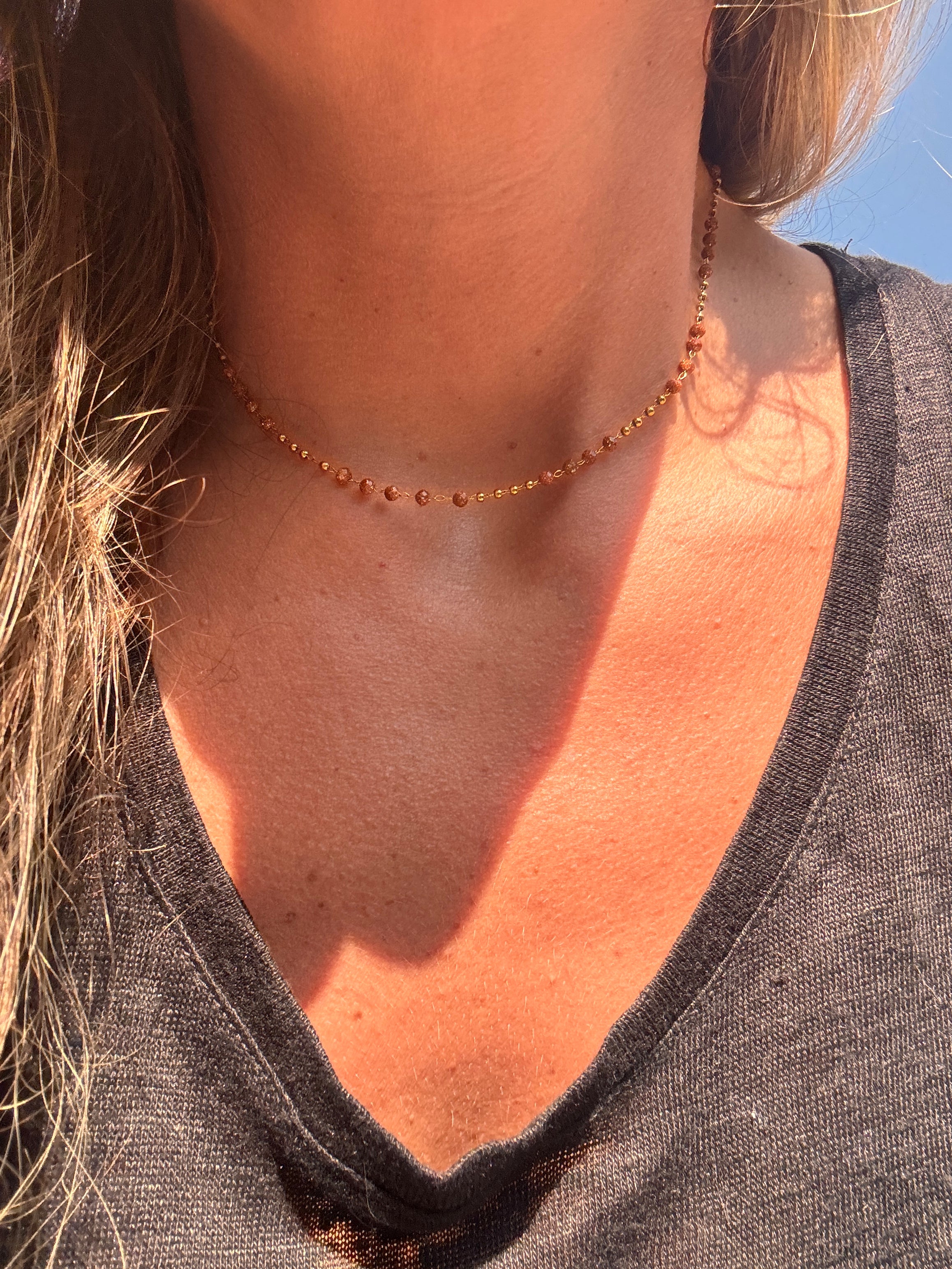 Collier Goldstone — Ras-de-cou en Pierre de Sable & Acier Inoxydable Doré