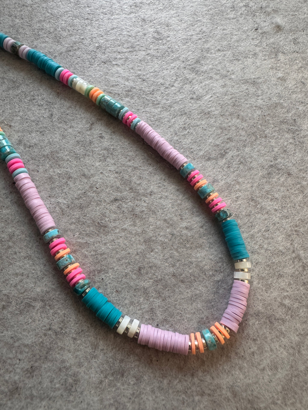 Collier Lumia – Perles Heishi et Pierres Naturelles