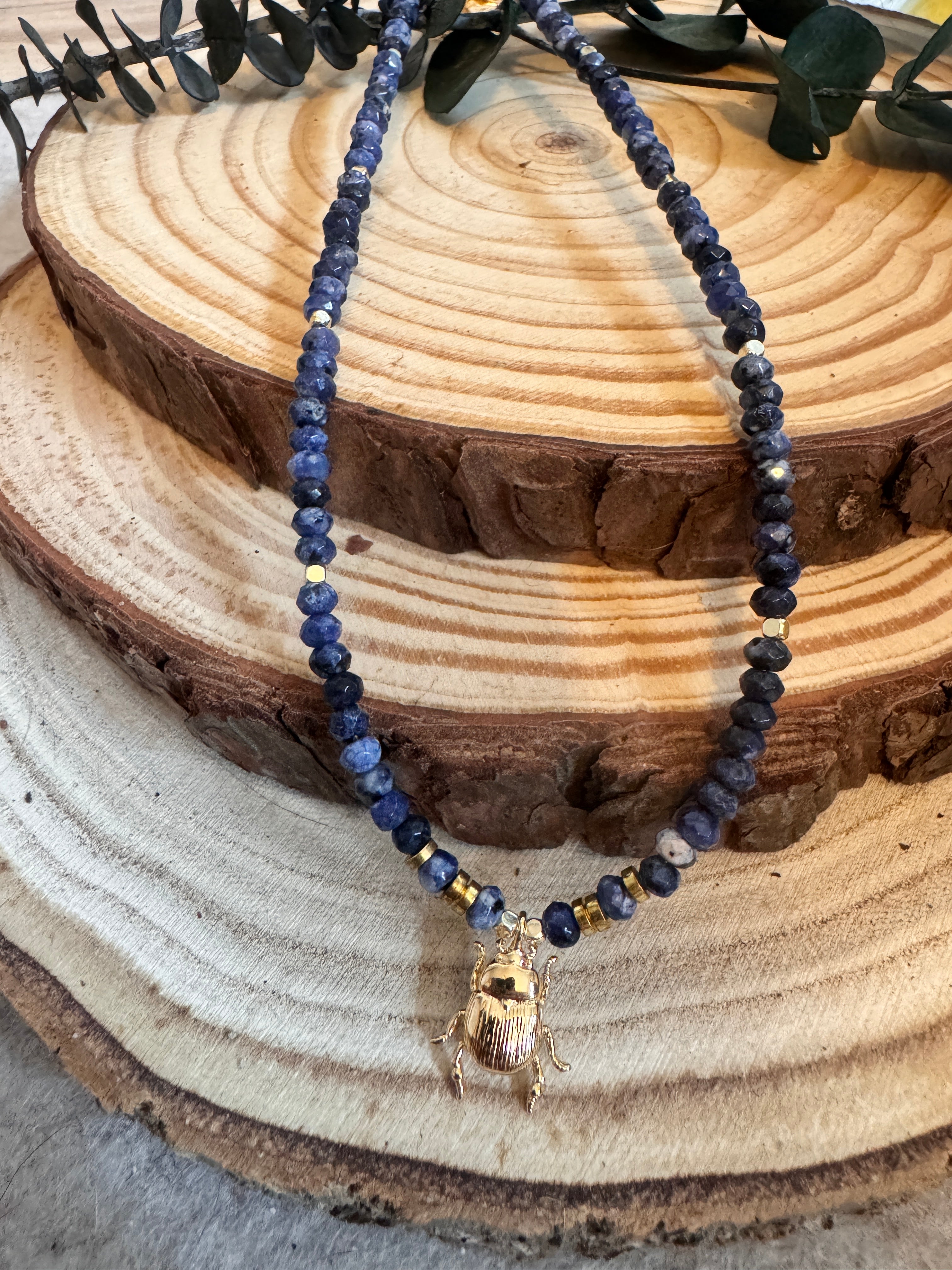 Collier Beetle - Raffiné et lumineux