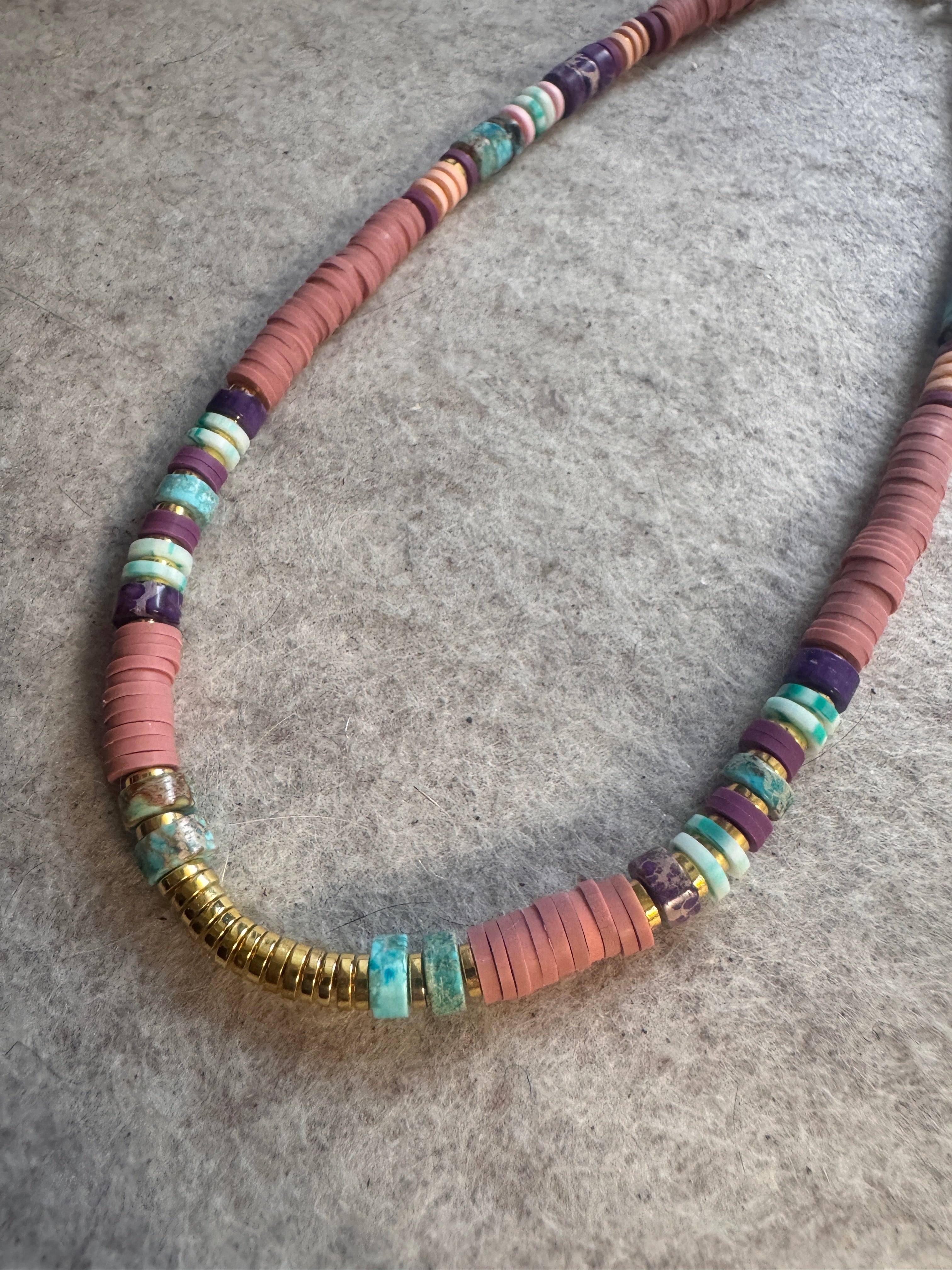 Bijou artisanal collier Heishi fait main pièce unique Landes