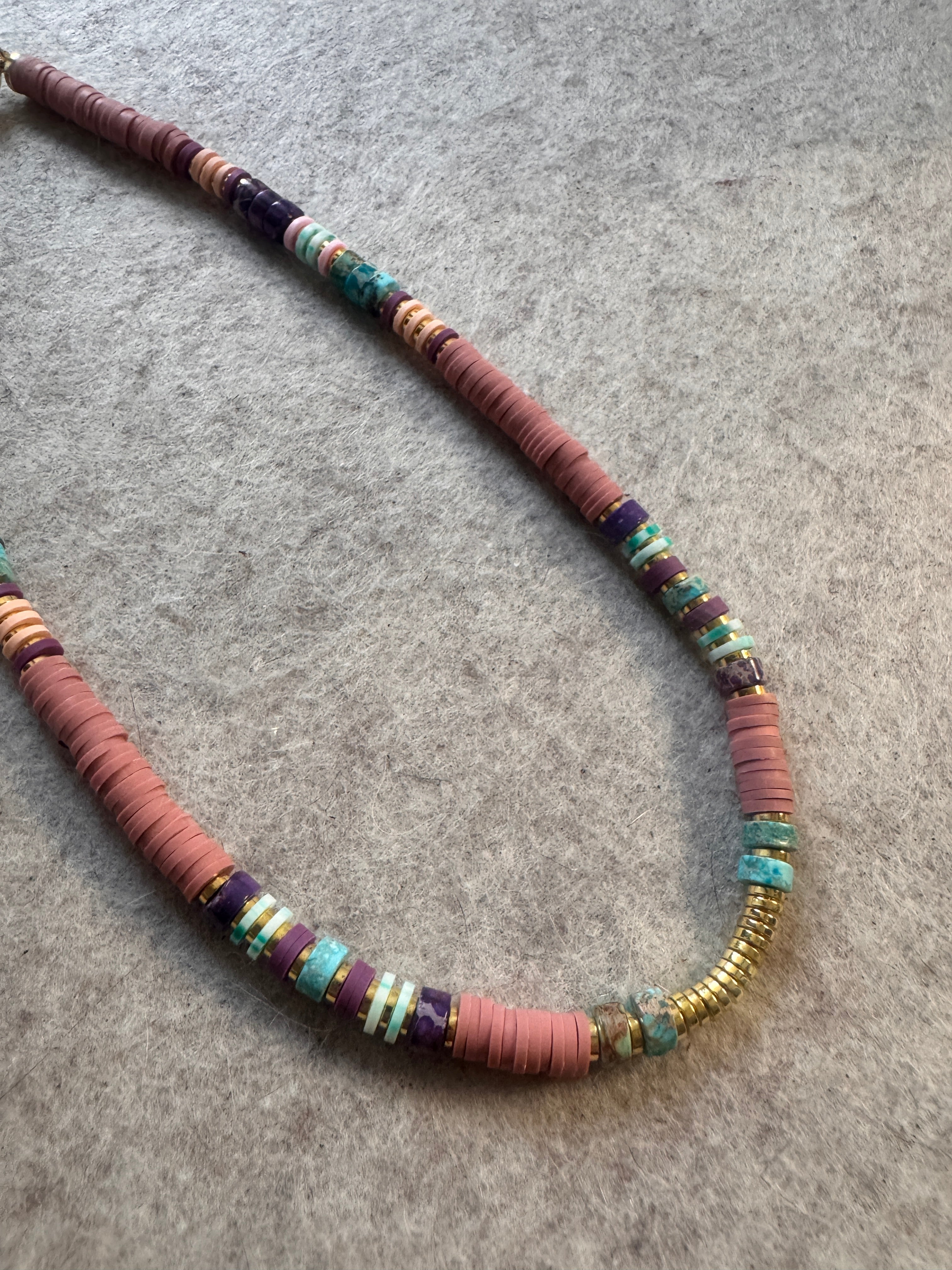 Bijou unique collier pierre naturelle résistant eau Maison Iconic