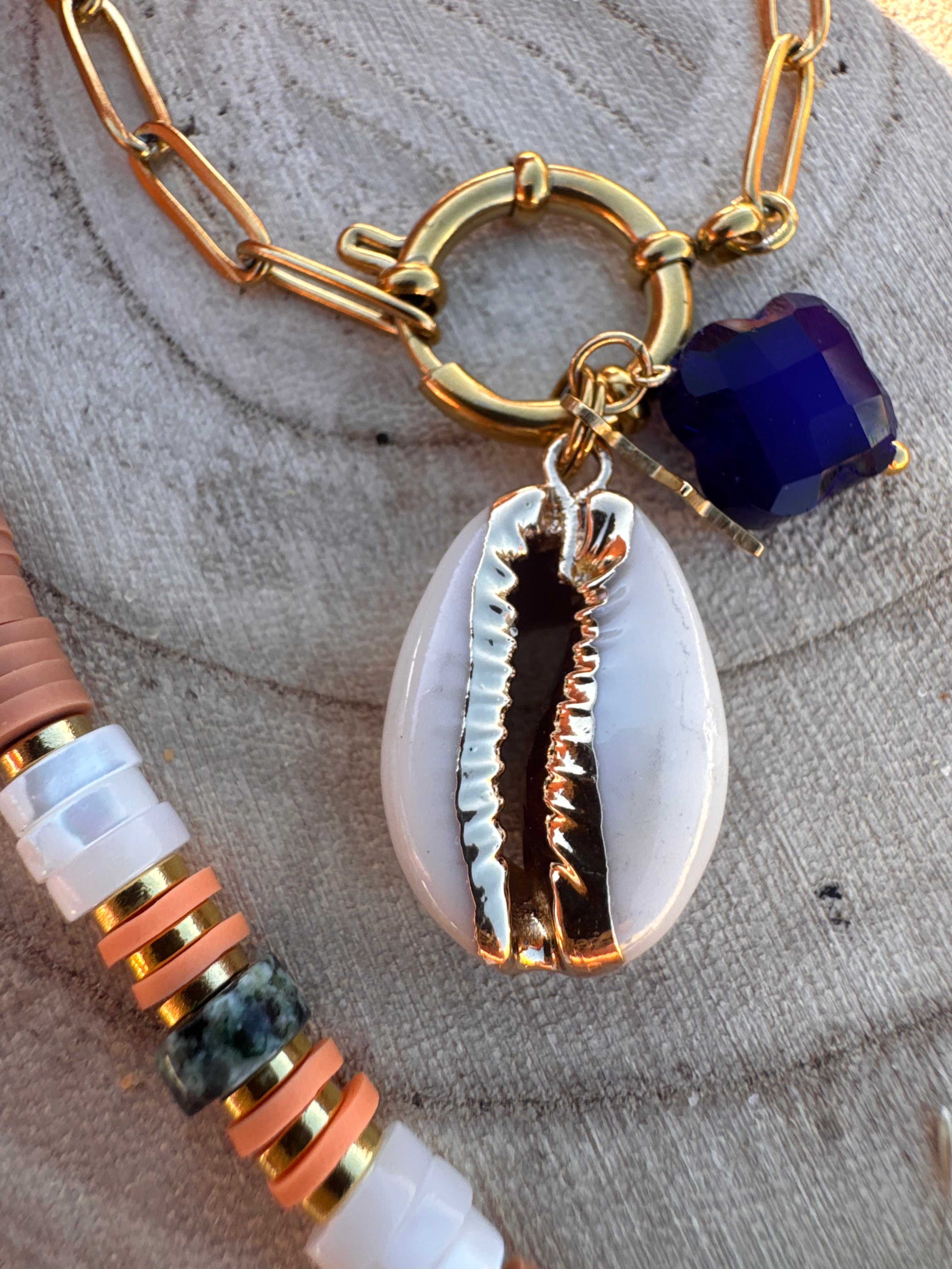 Collier Acapulco chaîne gros maillons charm coquillage bleu acier inoxydable Maison Iconic