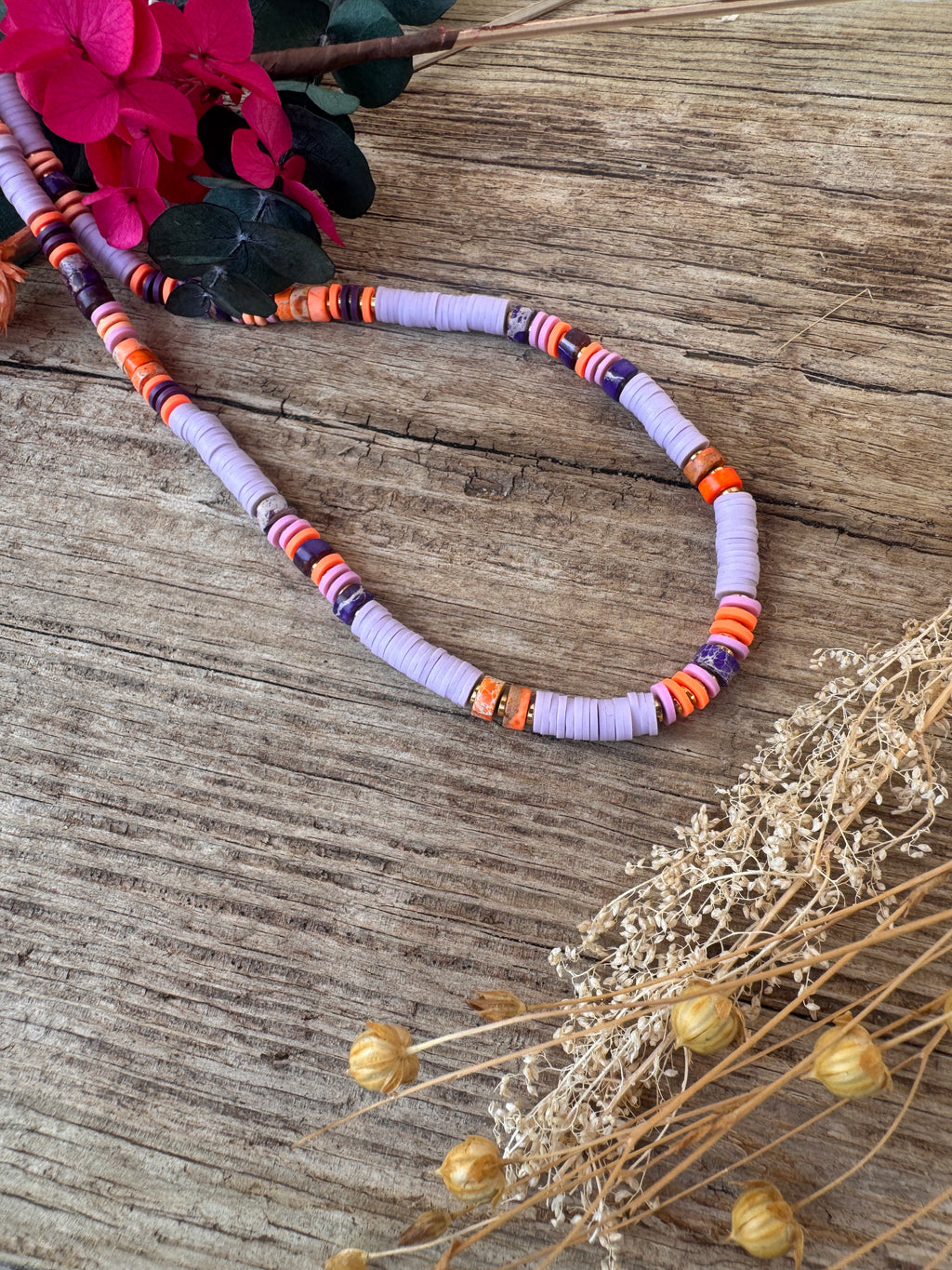 Collier Calvi – perles Heishi lilas et pierres naturelles  