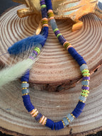 Collier Indigo perles Heishi bleu indigo vert anis rose poudré fait main Maison Iconic