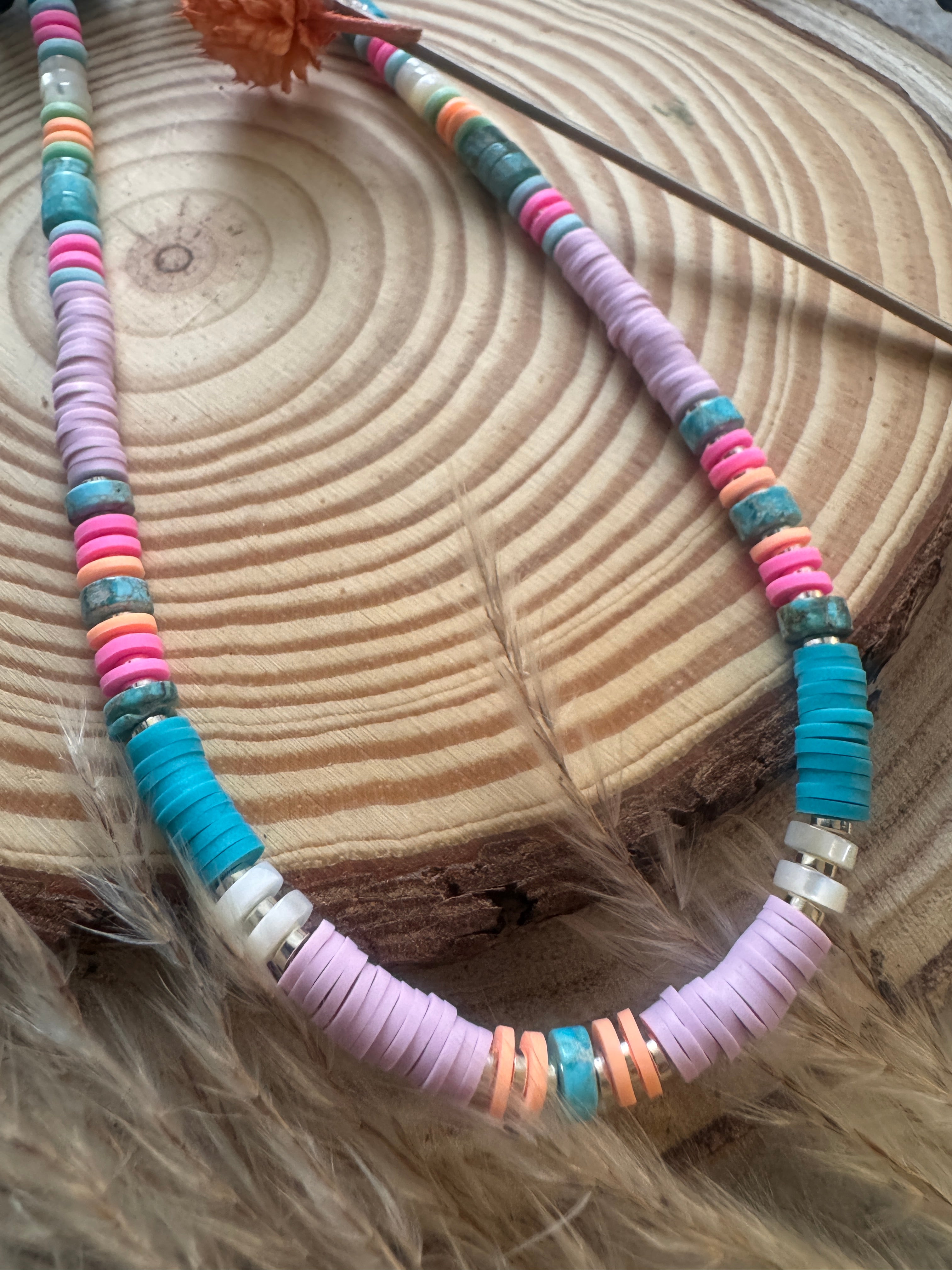 Collier Lumia perles Heishi pierres naturelles irisées femme bohème