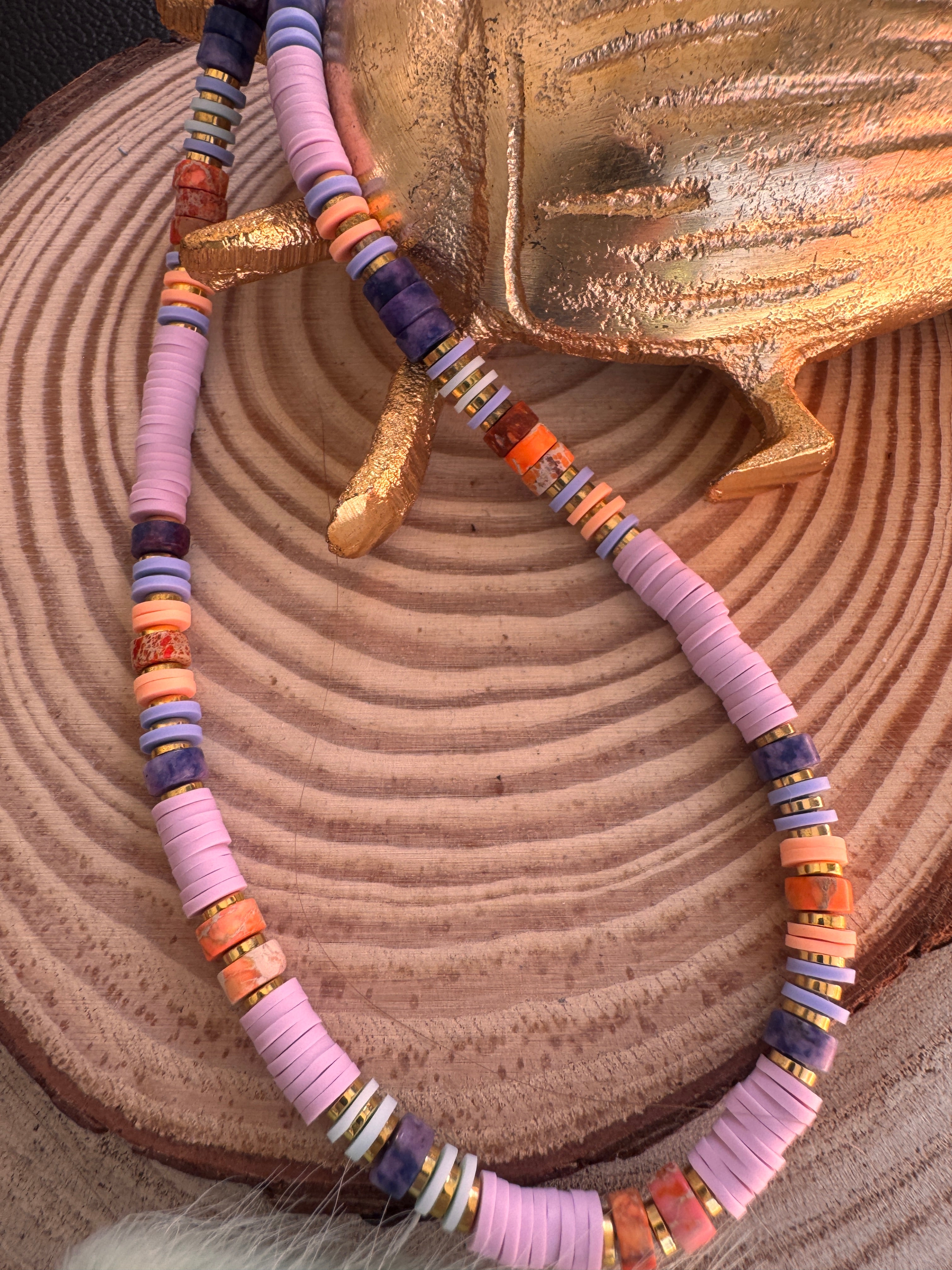 Collier Rosée perles heishi rose pâle lilas et pierres naturelles corail fait main Maison Iconic