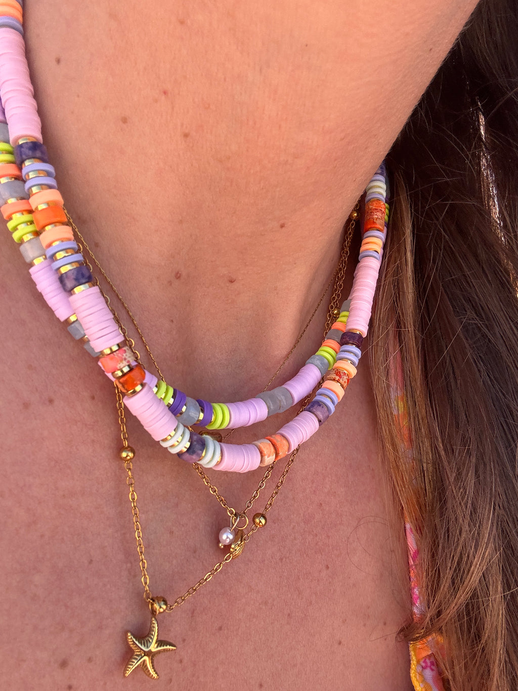 Collier Rosée perles heishi rose pâle lilas et pierres naturelles corail fait main Maison Iconic