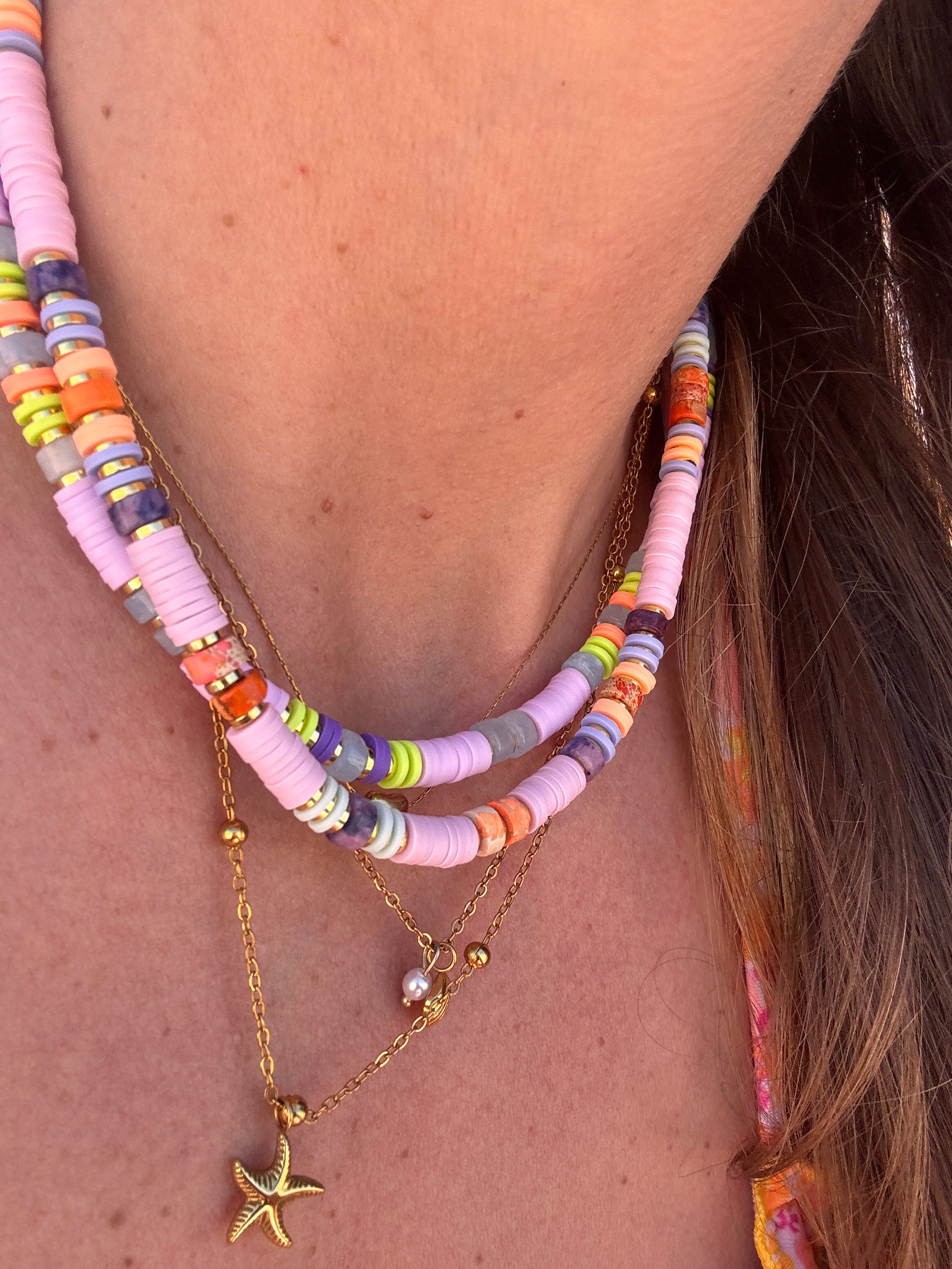 Collier Rosée perles heishi rose pâle lilas et pierres naturelles corail fait main Maison Iconic