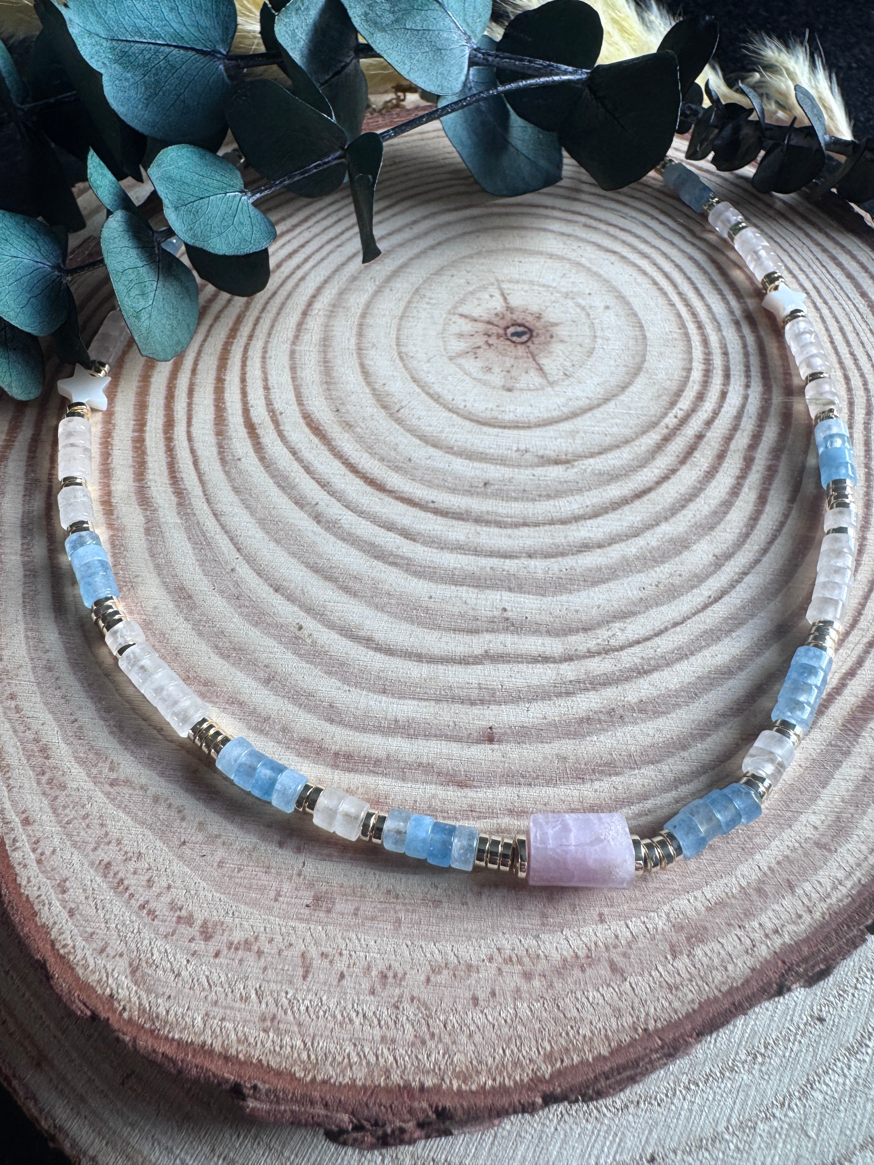 Collier élégant pierre naturelle solaire femme quotidien