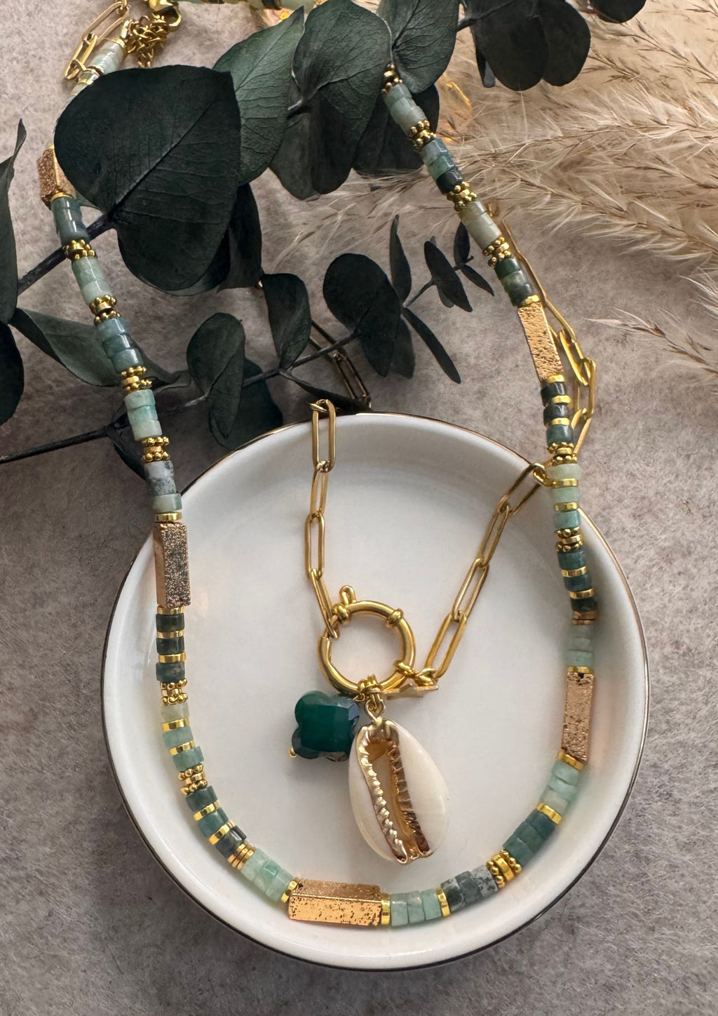 Collier tendance gros maillons charm coquillage disponible plusieurs couleurs