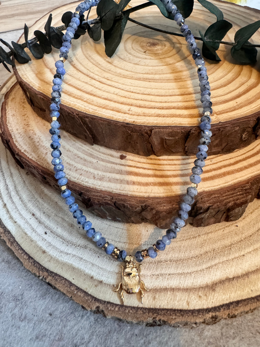 Collier Beetle - Raffiné et lumineux