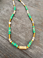 Collier lagon  — jaspe vert -perles dorées