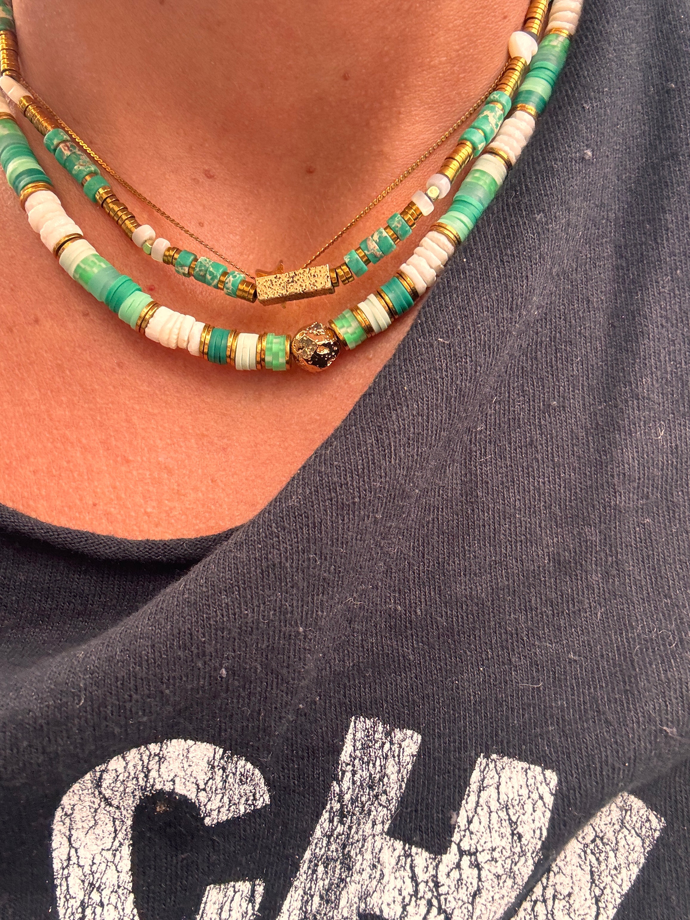 Collier lagon  — jaspe vert -perles dorées