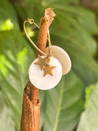 Boucles d’oreilles Alia – Perles coquillage & doré raffiné