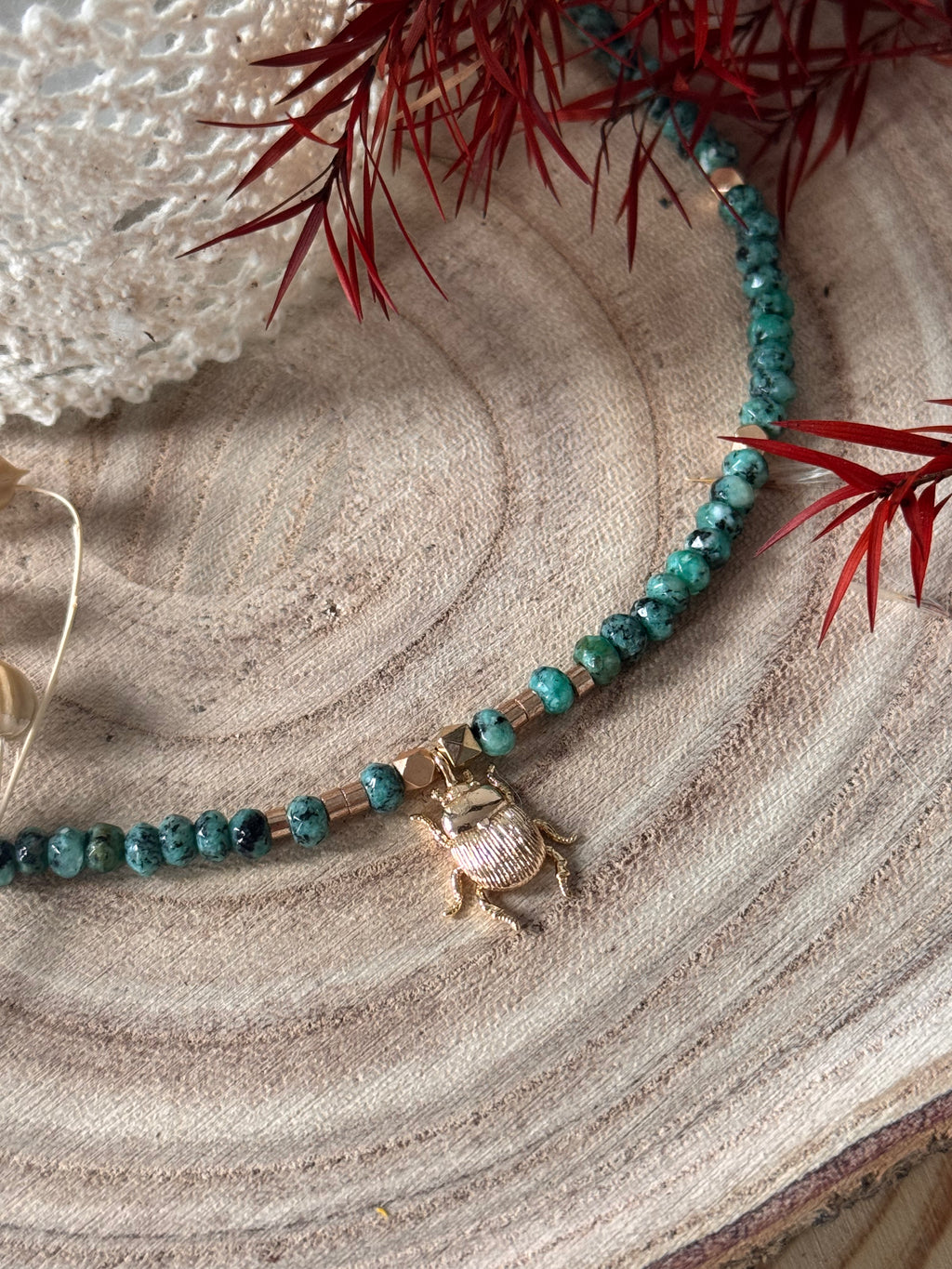 Collier Beetle - Raffiné et lumineux