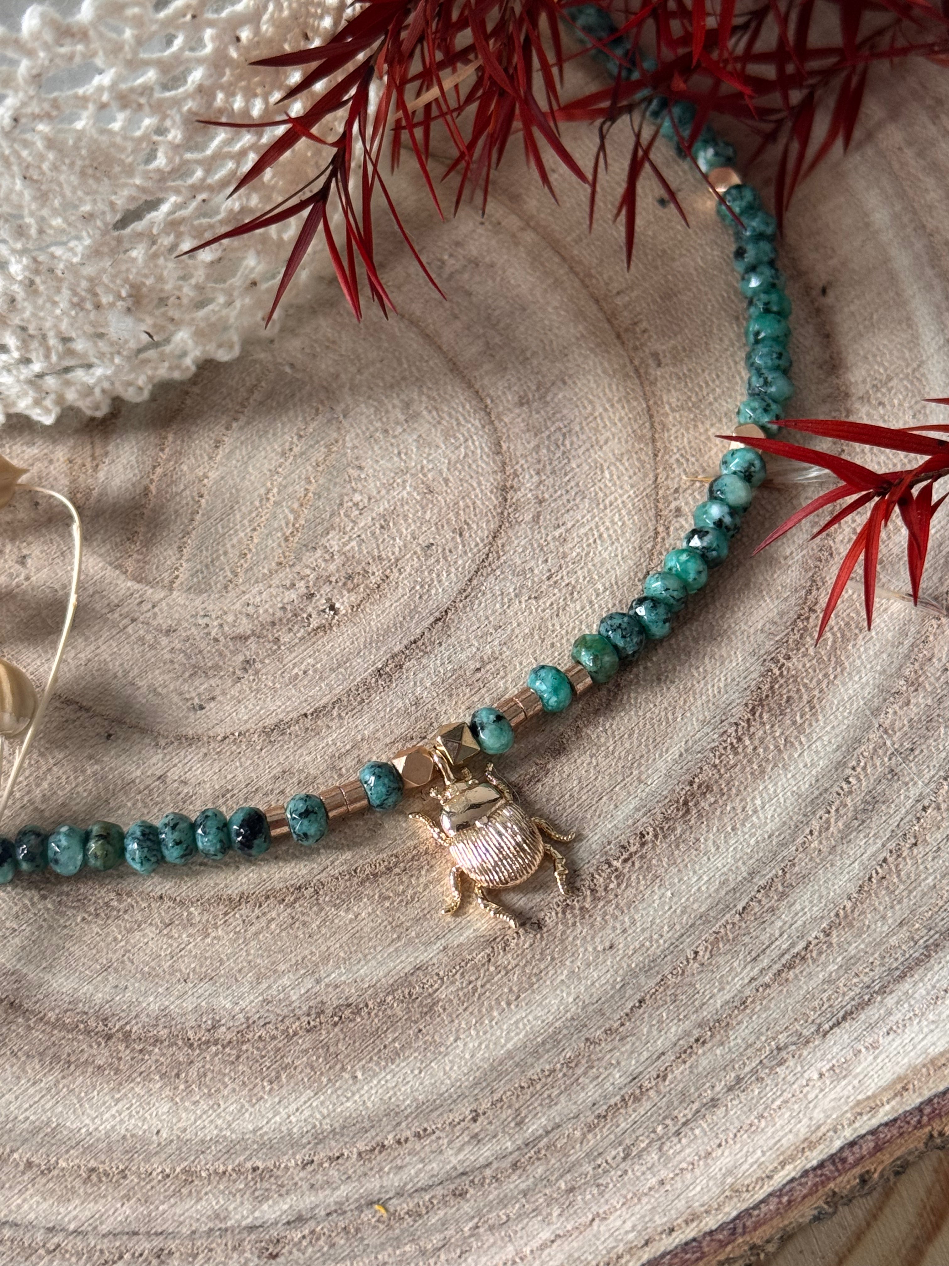 Collier Beetle - Raffiné et lumineux