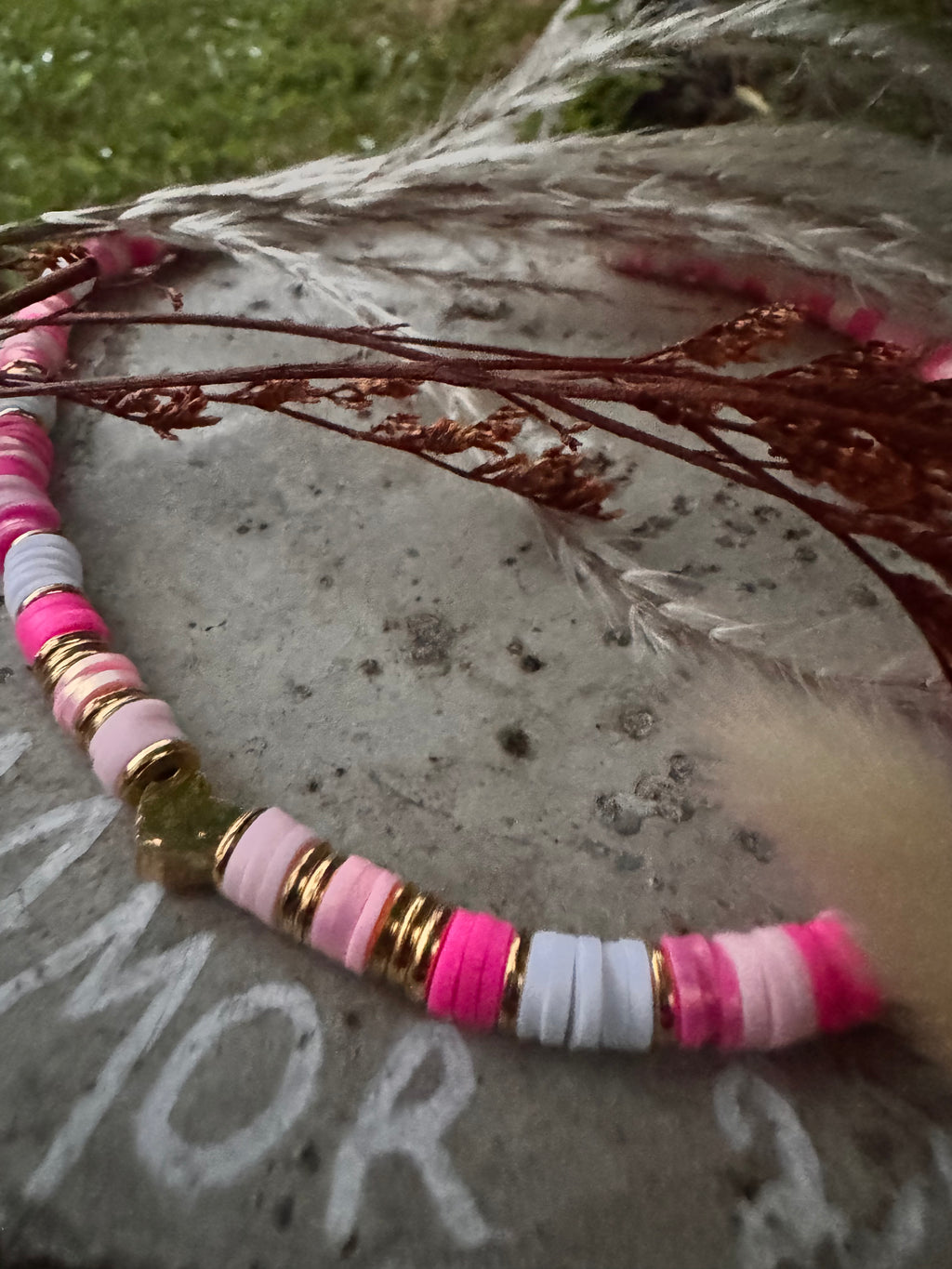 Collier Dalia – Perles heishi & doré minimaliste