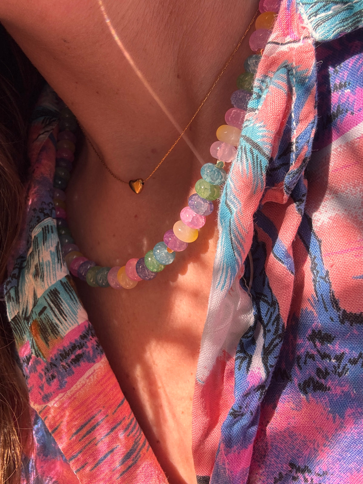 Collier multicolore en perles de verre pastel