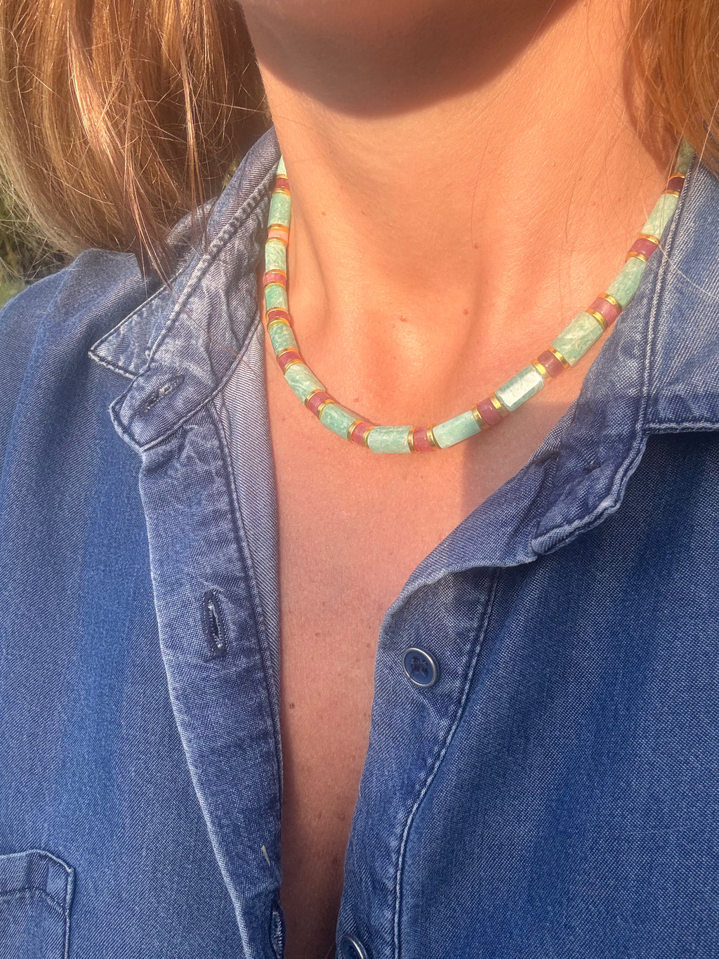 Collier Hélios – Perles  aquamarine & doré solaire