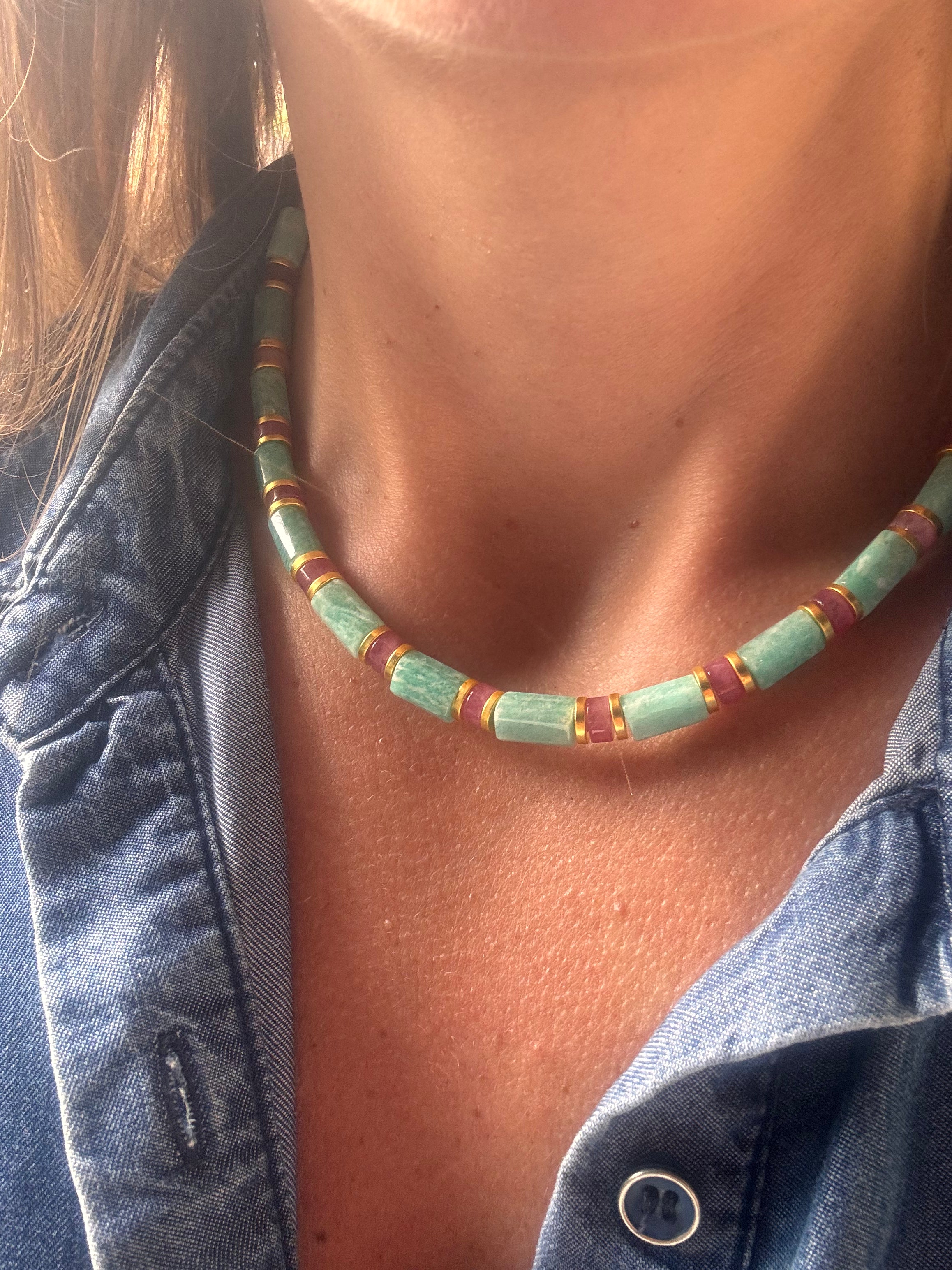 Collier Hélios – Perles  aquamarine & doré solaire