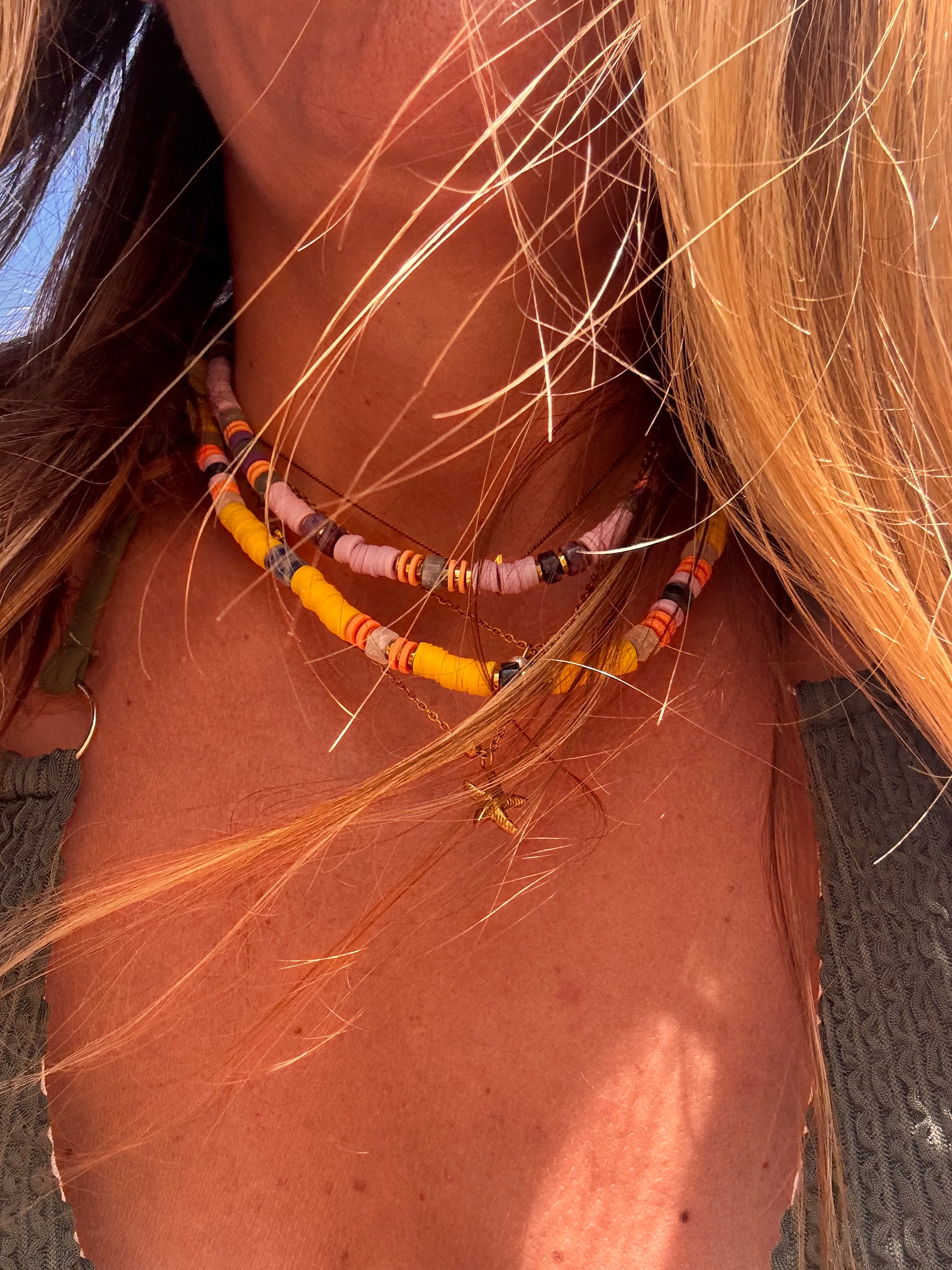 Collier Solstice – heishi jaune & pierres naturelles