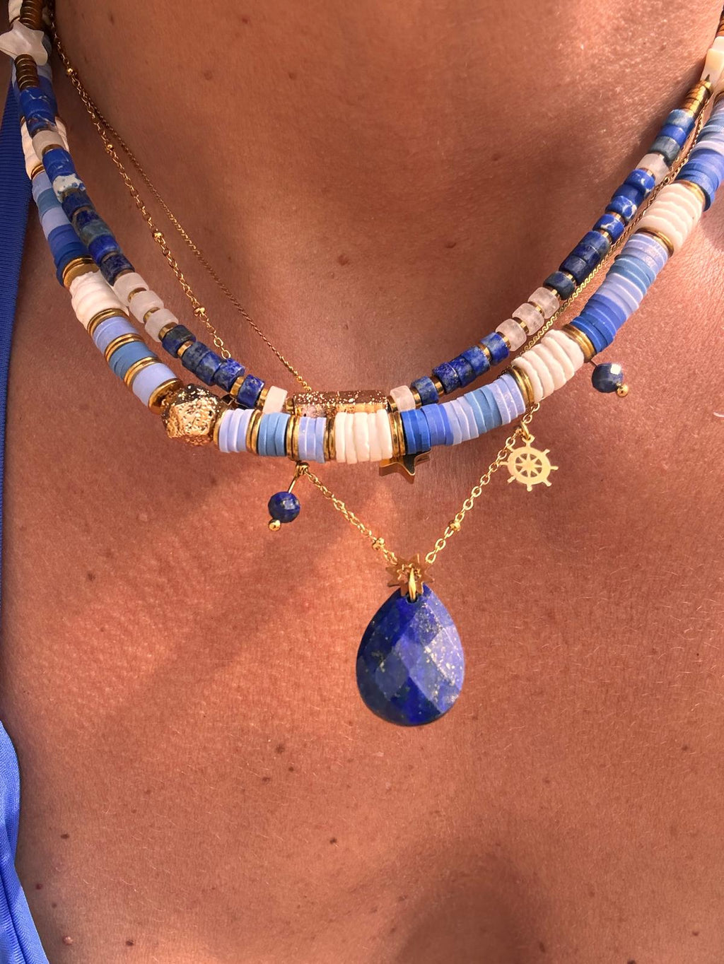 Le Collier Palma bleu décline un camaïeu