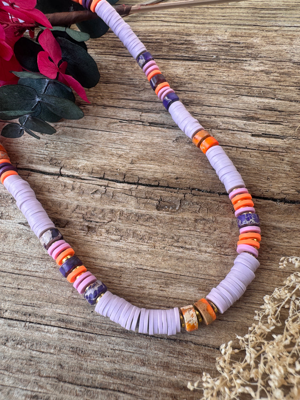 perles Heishi lilas et pierres naturelles orange et violet fait main 